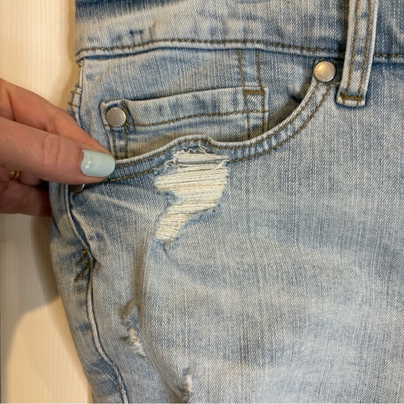 Women's Size 18 TORRID Perfect 10" Bermuda Jean Shorts Vintage Stretch Ripped - Picture 4 of 12